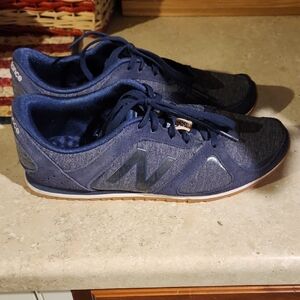 Womens New Balance Dark Blue Athletic Shoes Size 9